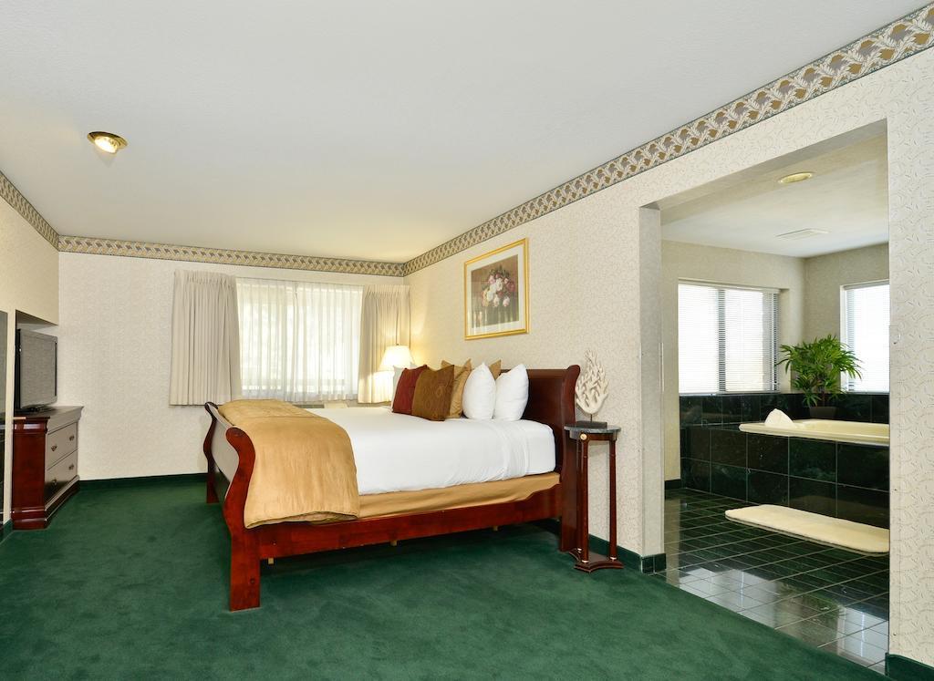 Quality Inn Oakwood Fairwood Экстерьер фото